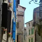 Bed and Breakfast La Porte Bleue 3*