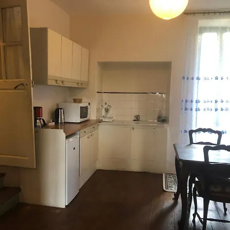 לינה וארוחת בוקר La Porte Bleue