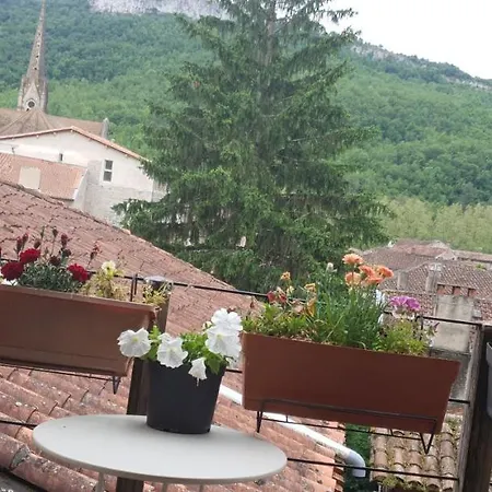 La Porte Bleue Bed & Breakfast 3*