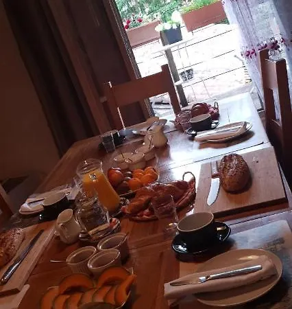La Porte Bleue Bed & Breakfast *