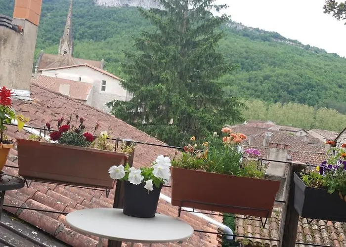 La Porte Bleue Bed & Breakfast 3*