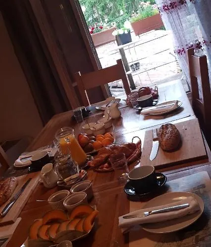 La Porte Bleue Bed & Breakfast 3*